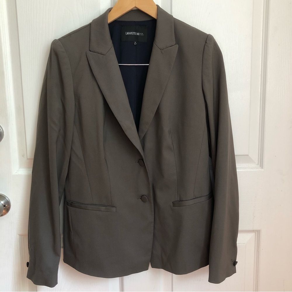 LAFAYETTE 148 virgin wool blazer with single breast button closure size 8